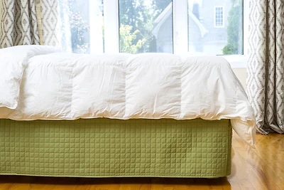 Jupe de lit double Grid de Gouchee Home – Jupe de lit matelassée couleur citron vert, microfibre douce brossée, 137 x 195 x 35 cm, lavable en machine