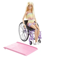 Barbie Fashionistas Poupée, fauteuil roulant et rampe, blonde