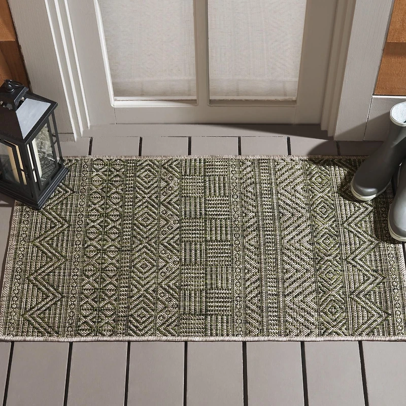 SAFAVIEH Courtyard Altan Chevron Indoor/Outdoor Area Rug