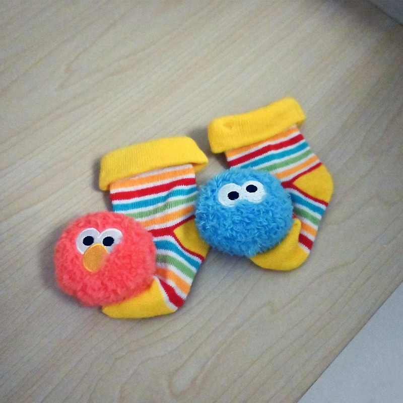 Jeu de hochets de pieds de Kids Preferred Sesame Street Elmo and Cookie Monster 2 pièces