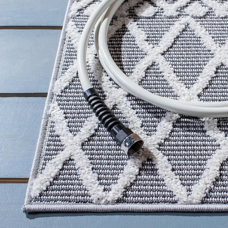 SAFAVIEH Cabana Elouise Geometric Indoor/Outdoor Area Rug