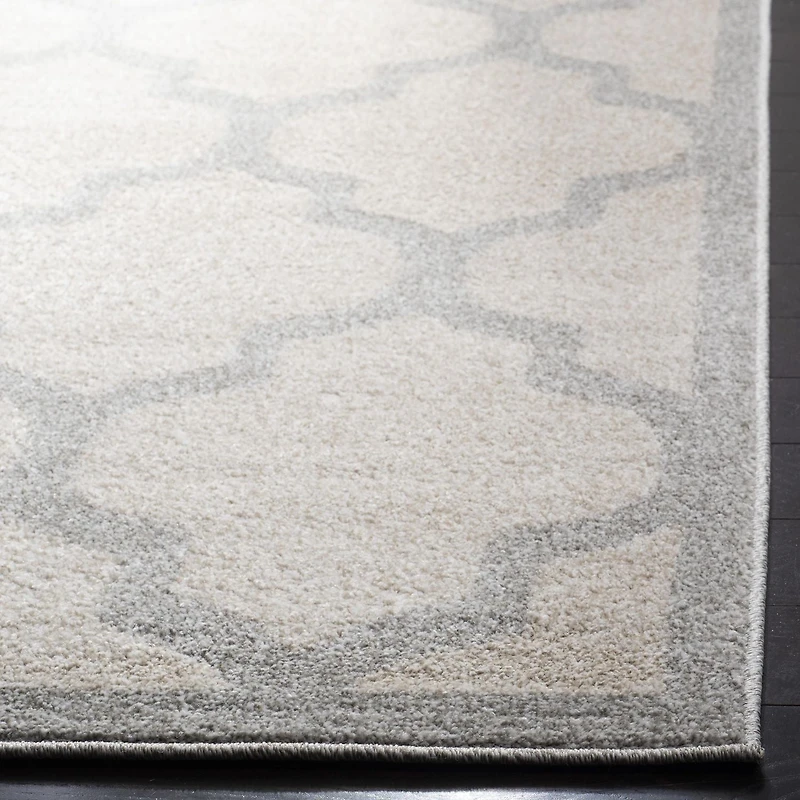 Safavieh Amherst Roderick Geometric Area Rug
