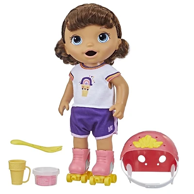 Baby Alive Poupée en patins à roulettes, 30 cm, pour enfants, dès 3 ans, mange et fait « caca », poupée avec patins à roulettes, cheveux bruns