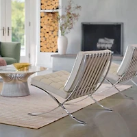 Fauteuil Lounge Blanc – Style Barcelone Mid-Century avec Pieds en Acier Inoxydable et Revêtement en Cuir de Qualité Supérieure, Alliant Élégance Intemporelle et Confort Moderne