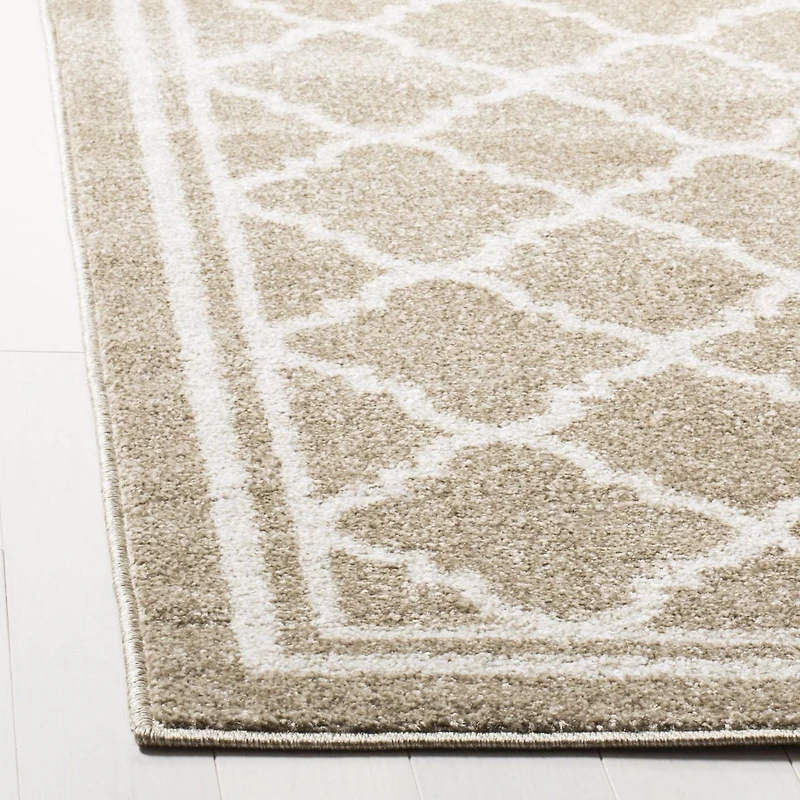 SAFAVIEH Amherst Trina Geometric Area Rug