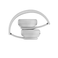 Beats Solo 4 — Casque supra-auriculaire entièrement sans fil – acoustique repensée, modèle ergonomique ultra léger, compatible avec Apple et Android, BluetoothMD de classe 1, microphone intégré, jusqu