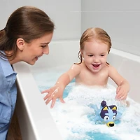 TOMY Toomies Swimming Bluey – Jouet de bain Bluey avec hippocampe – Jouet aquatique pour baignoire ou piscine qui nage sur le dos ou sur le ventre – À partir de 18 mois 18 mois et plus