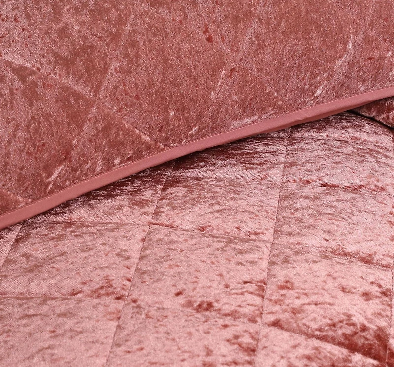 Swift Home Diamond Velvet Quilt Set