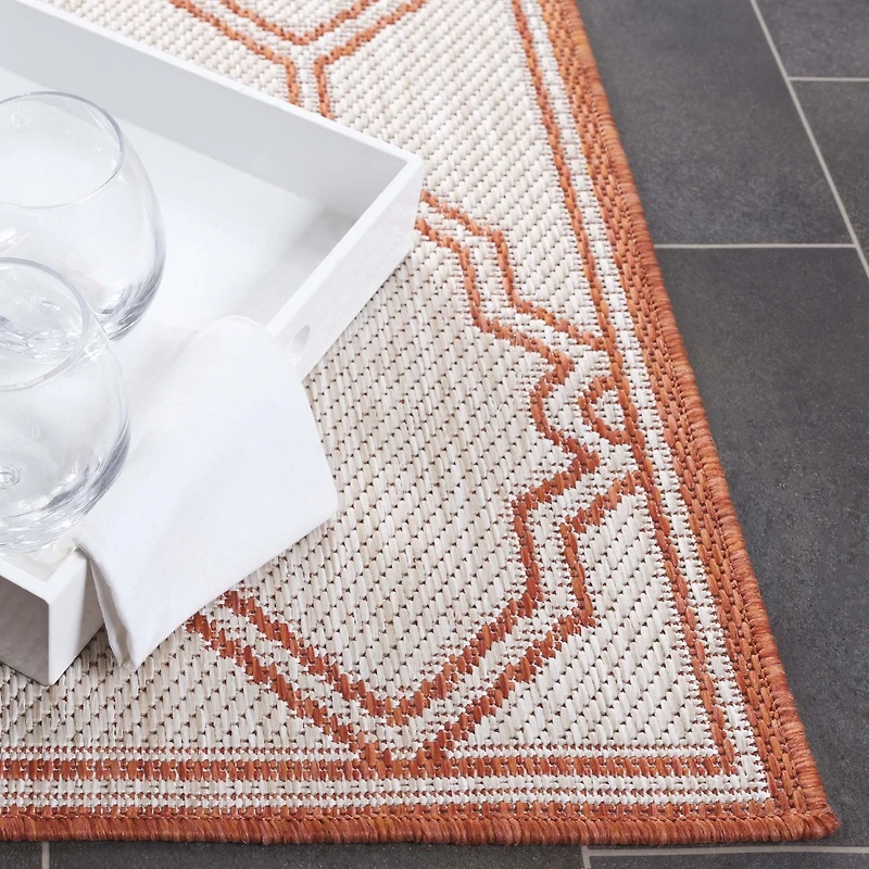 SAFAVIEH Beach House Faith Geometric Indoor/Outdoor Area Rug