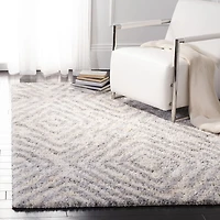SAFAVIEH Berber Ellie Geometric Diamonds Shag Area Rug
