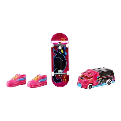 Hot Wheels Skate Collector Set, 1 Fingerboard, Pair of Skate Shoes & Car