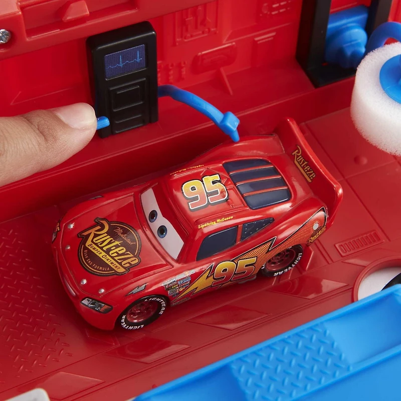 Disney Pixar Cars Transforming Mack Playset, 2-in-1 toy Truck & Tune-Up Station