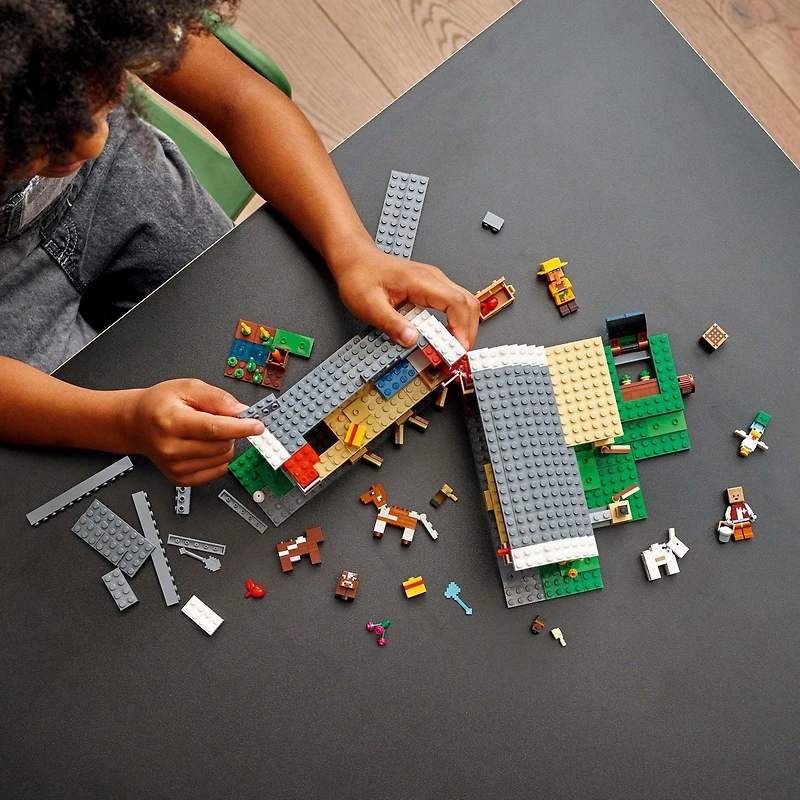LEGO Minecraft La grange rouge 21187 Ensemble de construction (799 pièces)