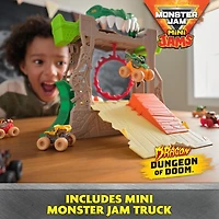 Monster Jam, Dragon Dungeon of Doom Playset, Mini Jams, Exclusive Die-Cast Dragon Monster Truck 1:87 Scale, Kids Toys for Boys Ages 3 and Up
