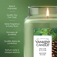 Bougie en grand pot Yankee Candle, parfumée avec jusqu’à 150 heures de temps de combustion, baume et cèdre