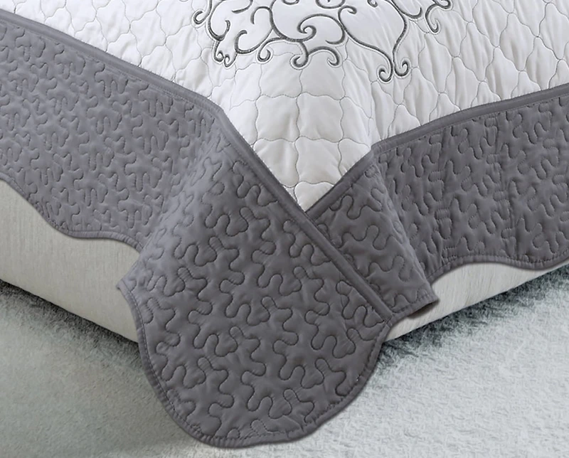 Couvre-lit brodé Marina Decoration, couvre-lit ultra doux et uni, parure de lit d'été avec taie d'oreiller matelassée, motif mandala argenté