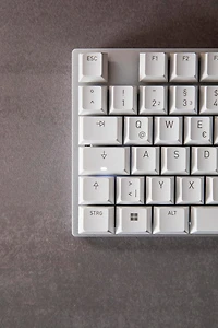 Clavier mécanique Cherry KC 200 MX avec nouveaux switchs MX2A, blanc/argenté.