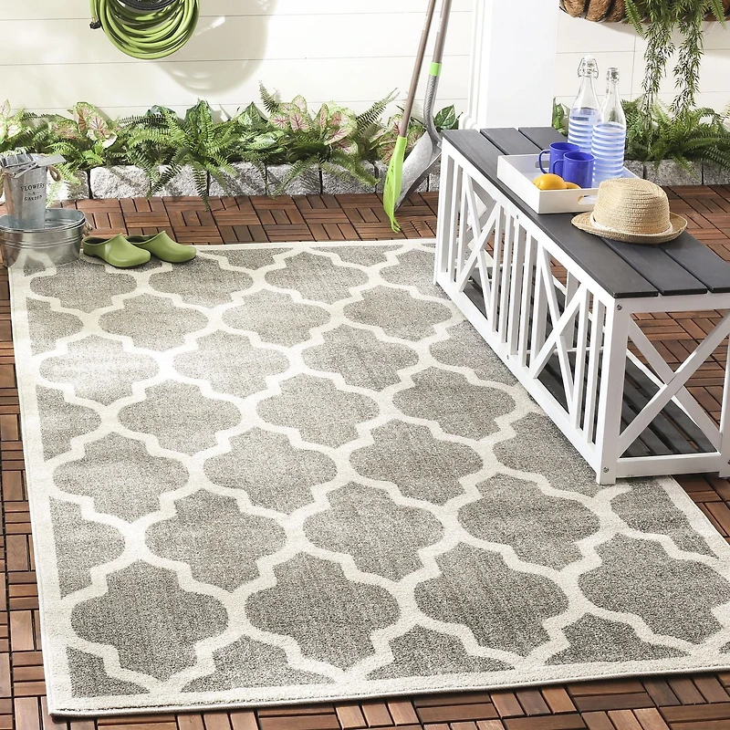 Safavieh Amherst Roderick Geometric Area Rug