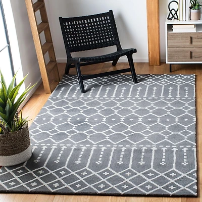 Safavieh Himalaya Darin Geometric Area Rug