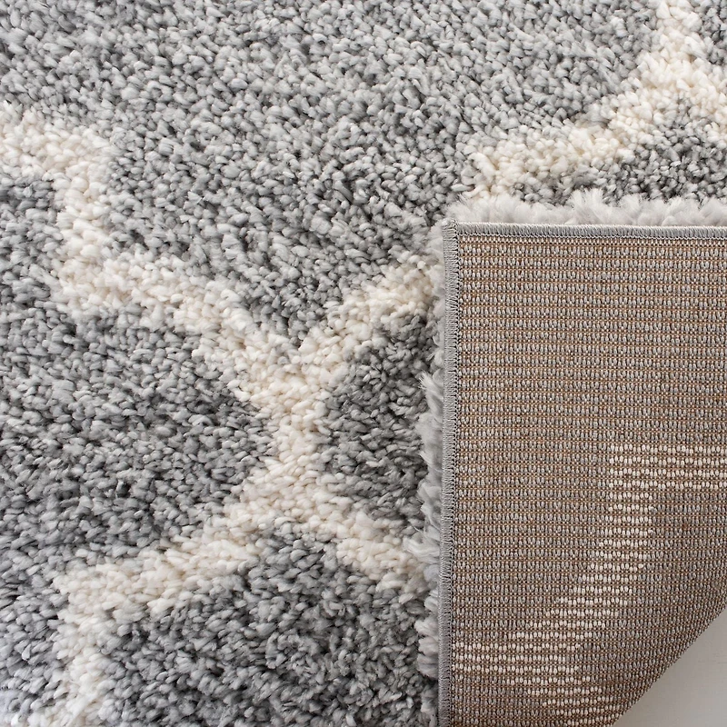 Safavieh Fontana Hilda Geometric Plush Shag Area Rug