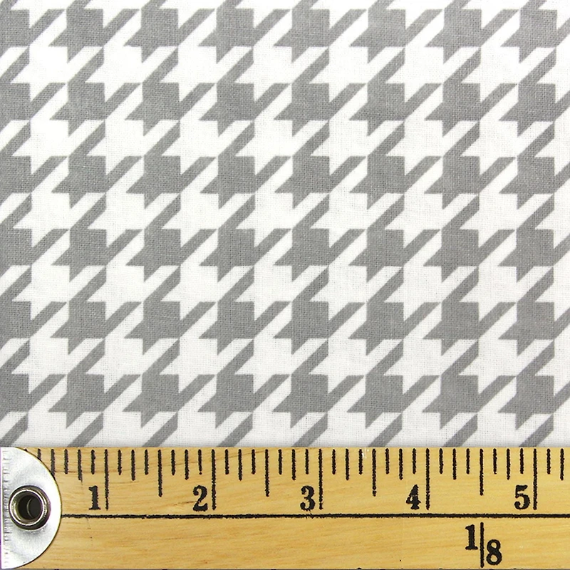 Tissu pré-coupé Fat Quarter de Fabric Creations à motif de tête de peau en heure d'été Paris en gris - 18" x 21" / 45cm x 53cm 18" x 21" / 45cm x 53cm