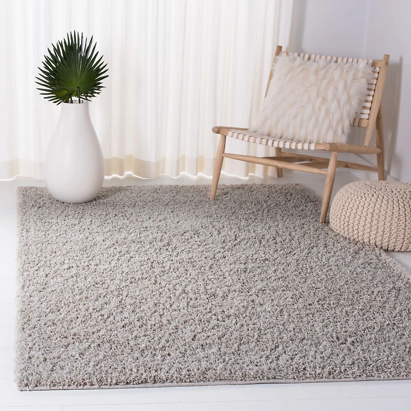 Safavieh Venus Elijah Solid Plush Shag Area Rug