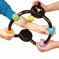 "<br>Hands Full! – le jeu familial interactif avec défis entremêlés et plaisir incontournable - Prends, tape et tourne mais ne relâche pas, sinon tu perds! - 3 jeux en 1