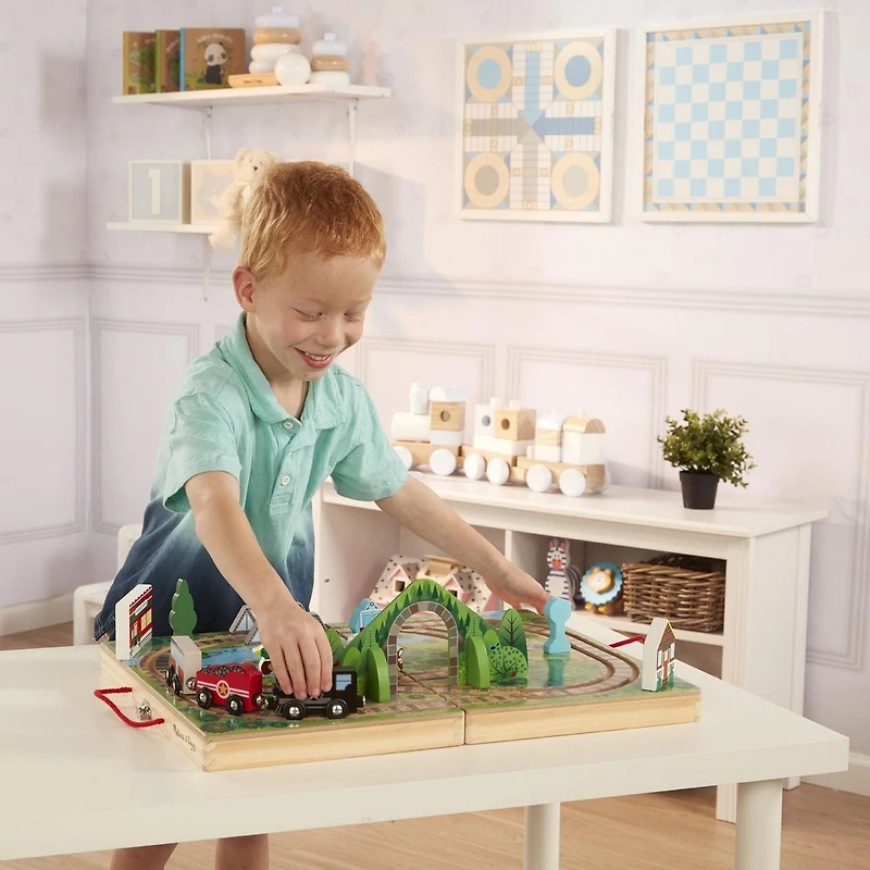 Melissa & Doug Chemin de fer de table en bois de 17 pièces, 3 trains, camion, pièces de jeu, pont - certifié FSC