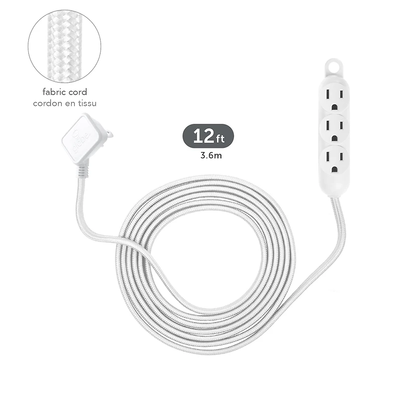 Rallonge électrique en tissu blanc de 3,7 m (12 pi) et de calibre 16/3 à 3 prises avec fiche coudée et crochet intégré de Globe Electric