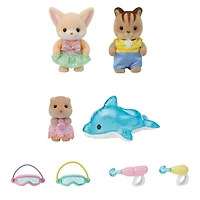 Calico Critters Nursery Friends - Pool Fun Trio, ensemble de 3 figurines de poupée à collectionner avec accessoires 32 figurines et accessoires