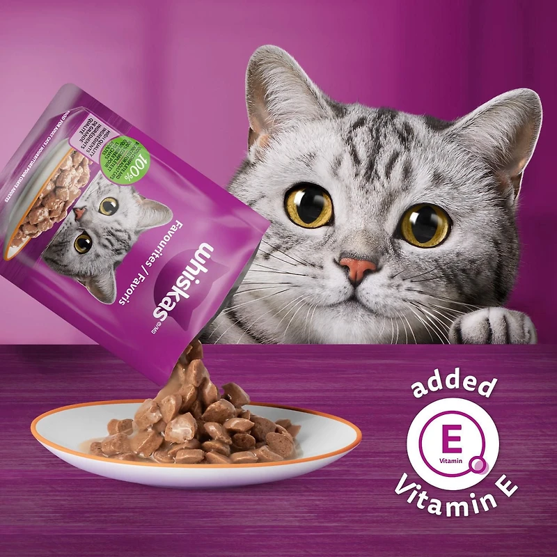 Nourriture humide pour chats adultes WHISKAS FAVORIS coupes en sauce en format variété – saveur de poulet et saveur de saumon