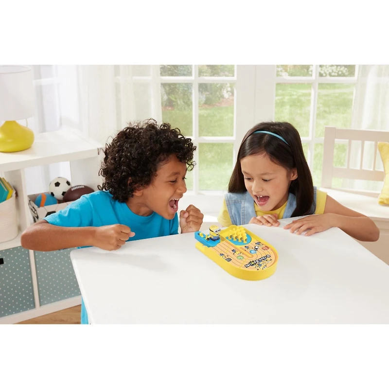 Epoch Games Minions U-Turn Bowling, jeu d'action miniature sur table pour les 4 ans et plus
