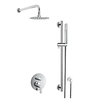 L'ensemble de robinet de couche akuaplus® ELITE avec cartouche à pression balancée et inverseur 2 voies plus 1, Un sytème de barre murale réglable avec douchette et pommeau avec raccord en laiton.