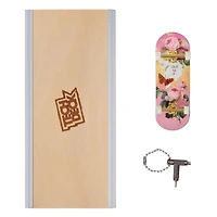 Tech Deck, Primitive Pro Series, Fingerboard avec présentoir, conçu pour les pros ; Mini skateboards authentiques, jouets pour enfants à partir de 6 ans