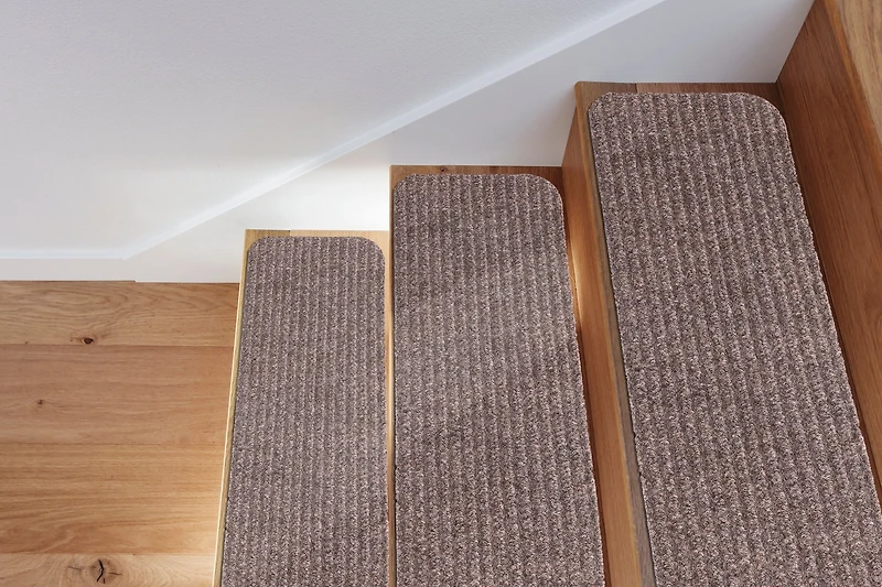 Tapis utilitaire et nervuré pour le escaliers de la collection Lifesaver, 8 po. X 30 po.