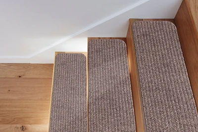 Tapis utilitaire et nervuré pour le escaliers de la collection Lifesaver, 8 po. X 30 po.