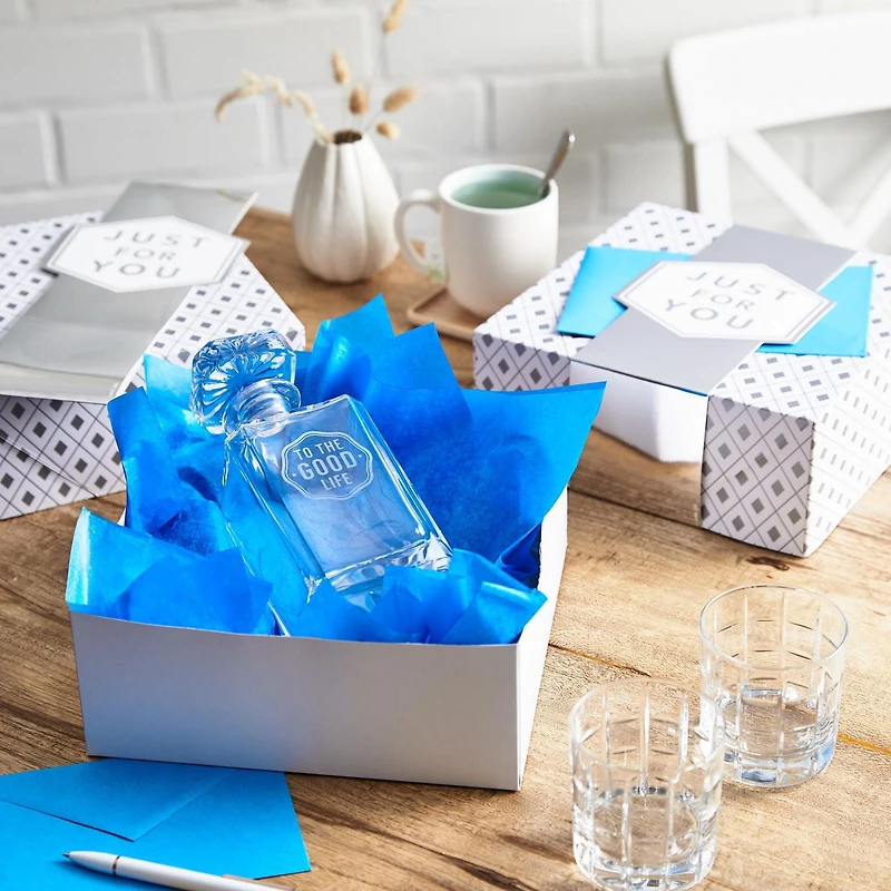 Grandes boîtes-cadeaux Hallmark de 10 po et bandelettes (paquet de 2 : argenté et blanc, « Just for You ») pour les mariages, les remises des diplômes, Noël, la Saint-Valentin, les fêtes