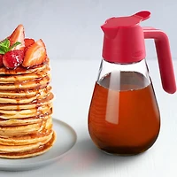 Starfrit Carafe Anti-Goutte, 600 ml, Verseur Étanche avec Bec Anti-Goutte et Joint Silicone, pour Sirop d’Érable, Crème, Huile, Vinaigre, Vinaigrette, Base Stable, Va au Lave-Vaisselle Cette carafe Starfrit de 600 ml est parfaite pour le sirop, la crème, l’huile ou le vinaigre. Bec anti-goutte, joint étanche, base stable et onglet facile à ouvrir. Contient une boîte complète de 540 ml de sirop. Va au lave-vaisselle.