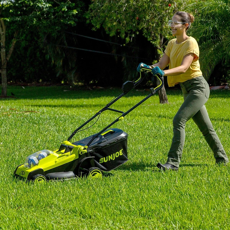 Ensemble tondeuse à gazon sans cordon iON+ de 48 V Sun Joe 24V-X2-17LM, 43 cm, 6 positions, avec 2 batteries de 4,0 Ah, double chargeur et sac à herbe
