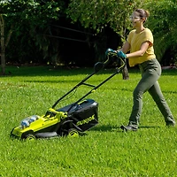 Ensemble tondeuse à gazon sans cordon iON+ de 48 V Sun Joe 24V-X2-17LM, 43 cm, 6 positions, avec 2 batteries de 4,0 Ah, double chargeur et sac à herbe