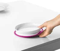 OXO Tot - Assiette à Ventouse Stick & Stay - Base à Ventouse Sécurisée - Favorise l'Auto-Alimentation - Passe au Lave-Vaisselle - Facile à Enlever pour les Parents - Alimentation Bébé dès 6 Mois -Rose