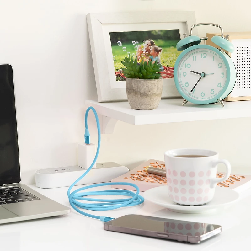 Câble en tissu de 6 pieds USB-A à USB-C à charge rapide et synchronisation de Merkury Innovations, bleu néon Câble en tissu USB-A vers USB-C de 6 pieds