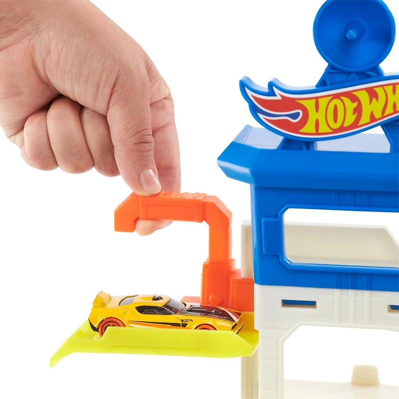 Hot Wheels Track Set and 1:64 Scale Toy Car, City Shark Escape, Multi-Level Playset