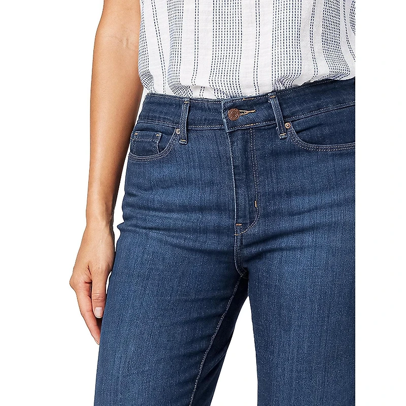 Levi Strauss Signature.™ Women’s Mid-Rise Bermuda Shorts