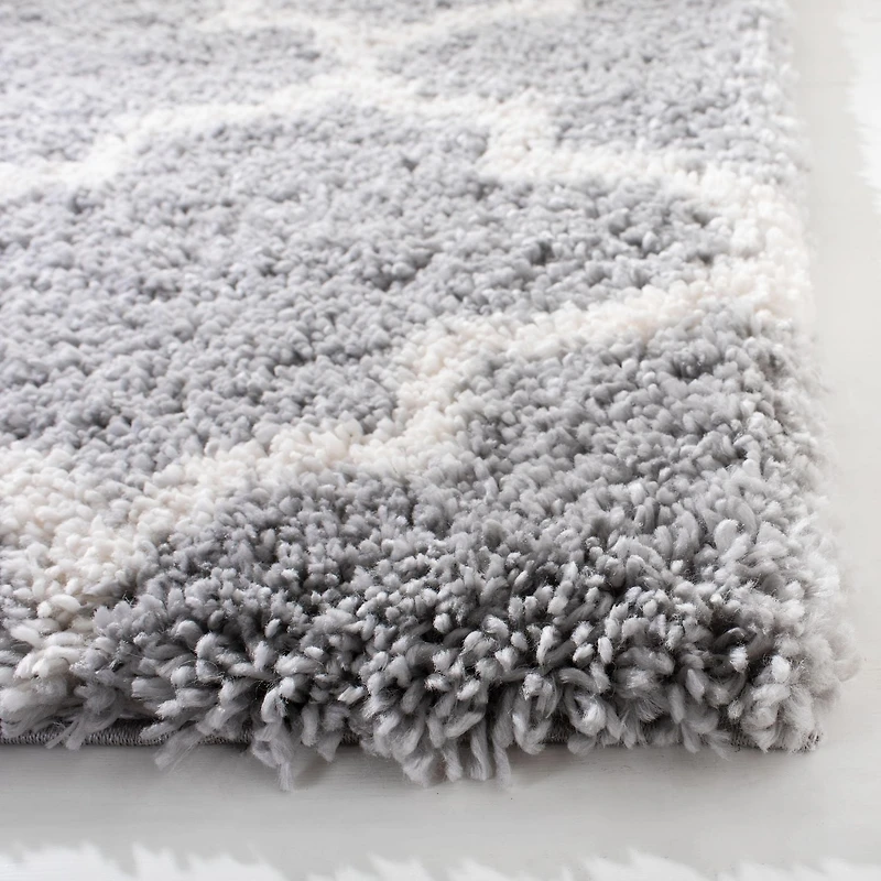 Safavieh Fontana Hilda Geometric Plush Shag Area Rug