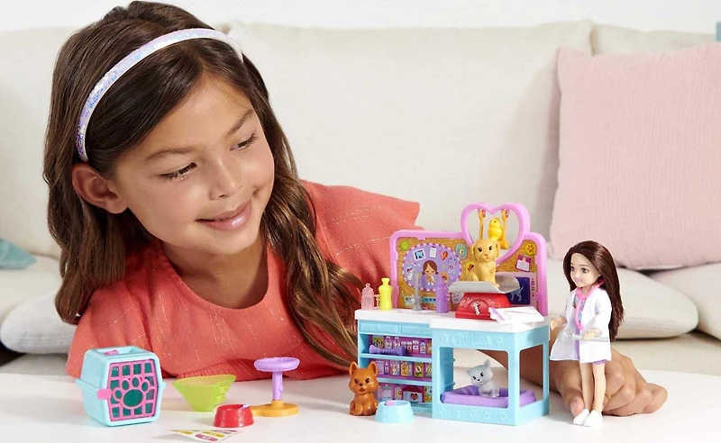 Barbie Chelsea Pet Vet Doll (Brunette) & Playset, 4 Animals, 18 Accessories, Ages 3+