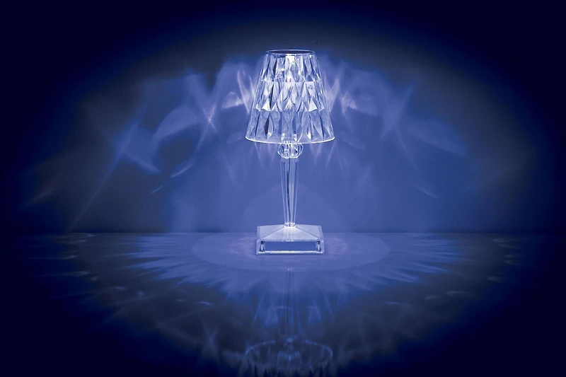 Lampe tactile à DEL en cristal multicolore de 10 po de Merkury Innovations .Lampe tactile LED en cristal