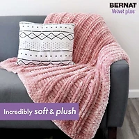 Bernat® Fil Velvet Plus™, Polyester #6 Super Volumineux, 10,5 Oz/300 G, 78 Yards