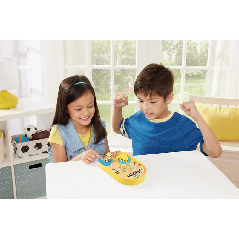 Epoch Games Minions U-Turn Bowling, jeu d'action miniature sur table pour les 4 ans et plus