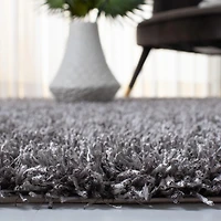 Safavieh New Orleans Darius Solid Shag Area Rug